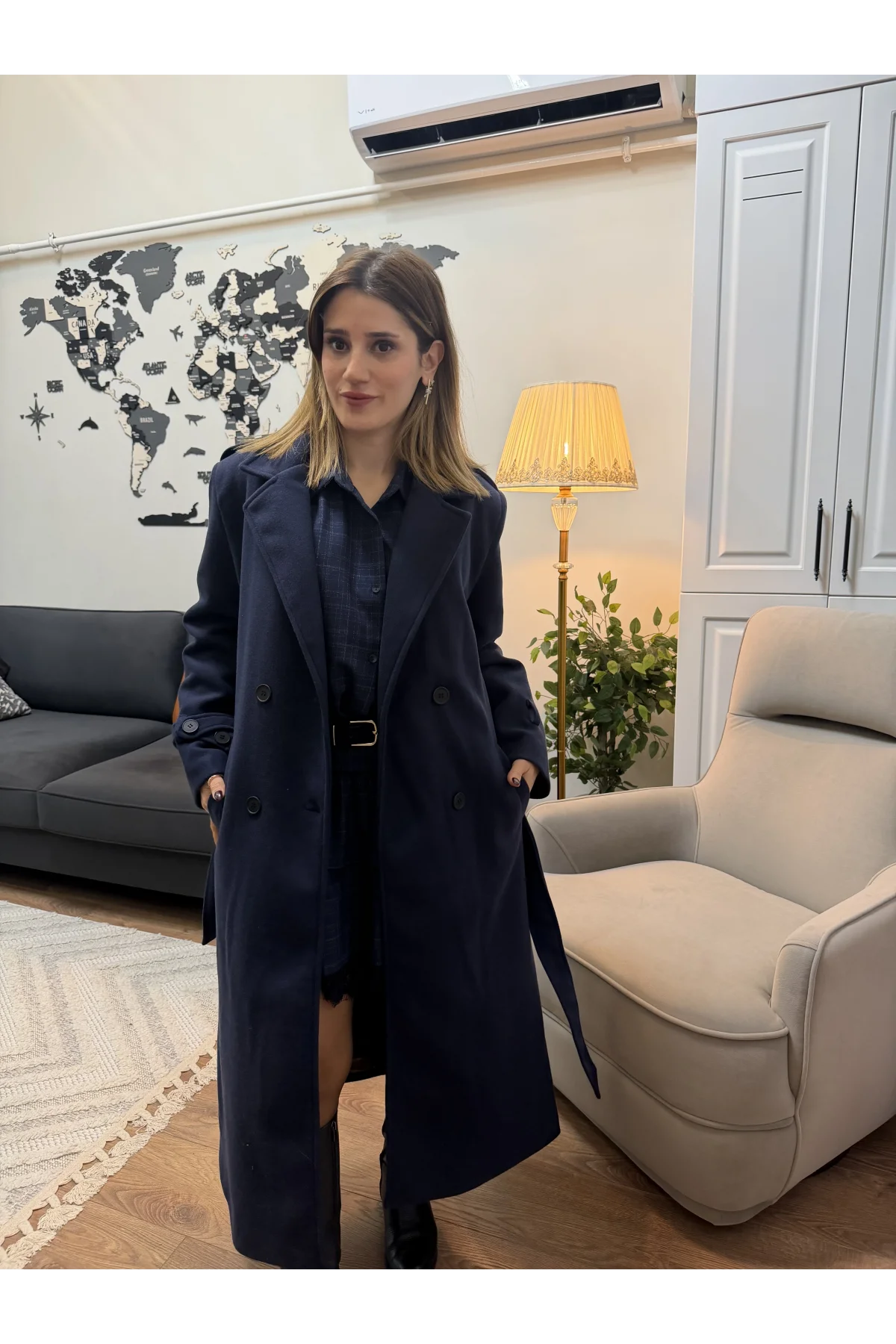 Düğme ve Kuşaklı Ekose Astarlı Kaşe Kaban Lacivert