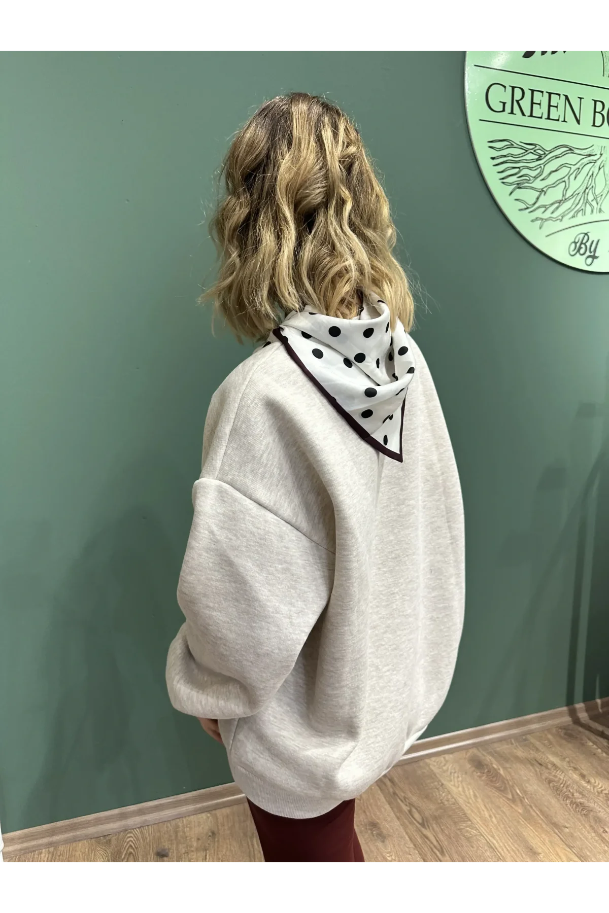 Fular ve Nakış Detaylı Oversize Sweatshirt Bej