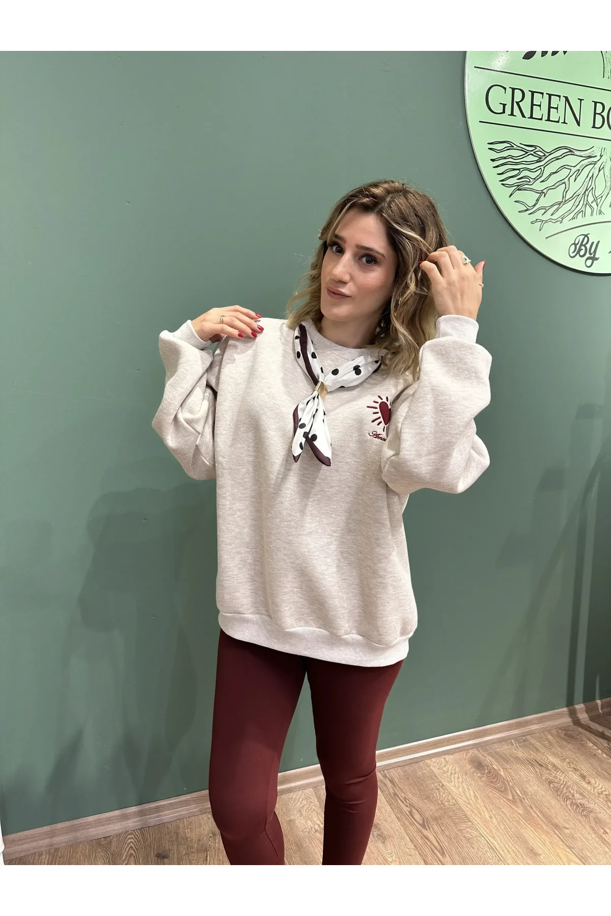 Fular ve Nakış Detaylı Oversize Sweatshirt Bej