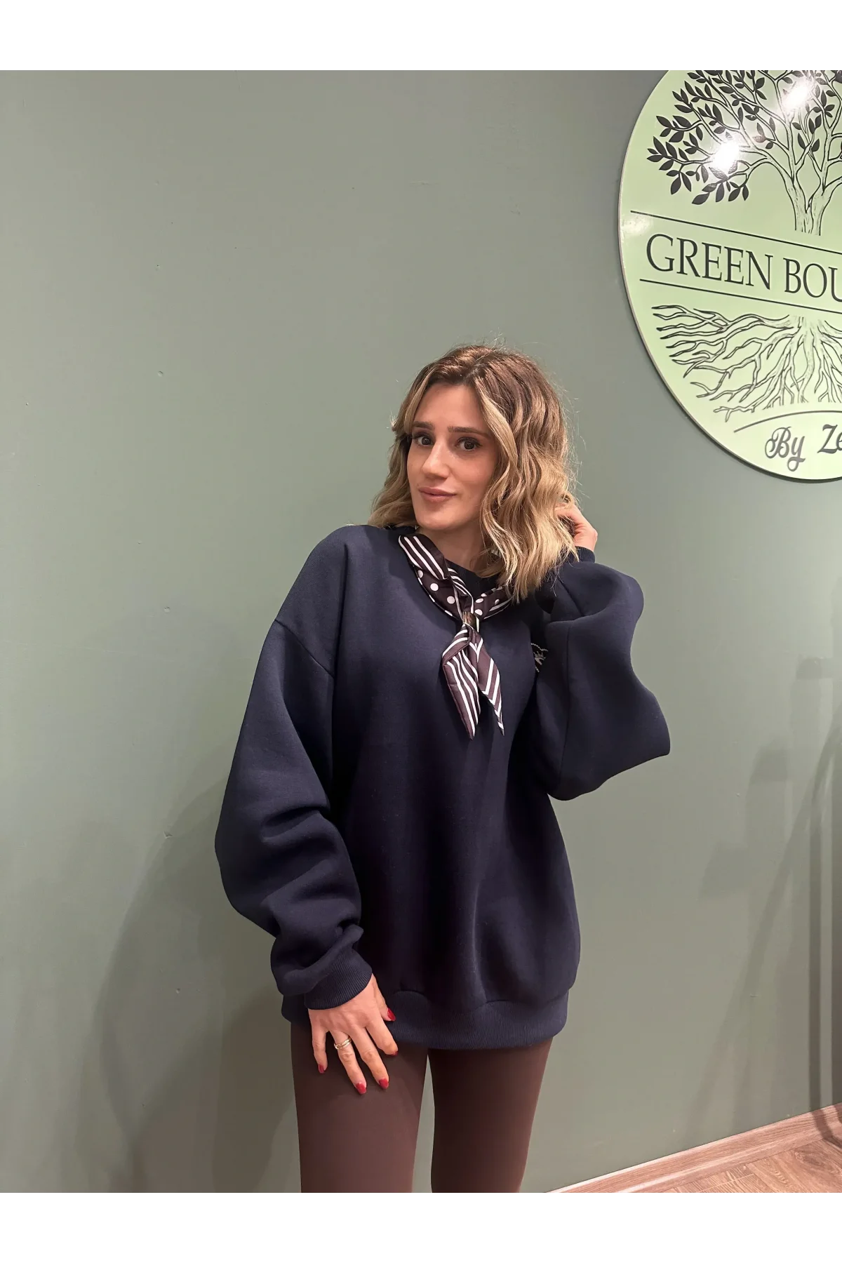 Fular ve Nakış Detaylı Oversize Sweatshirt Lacivert