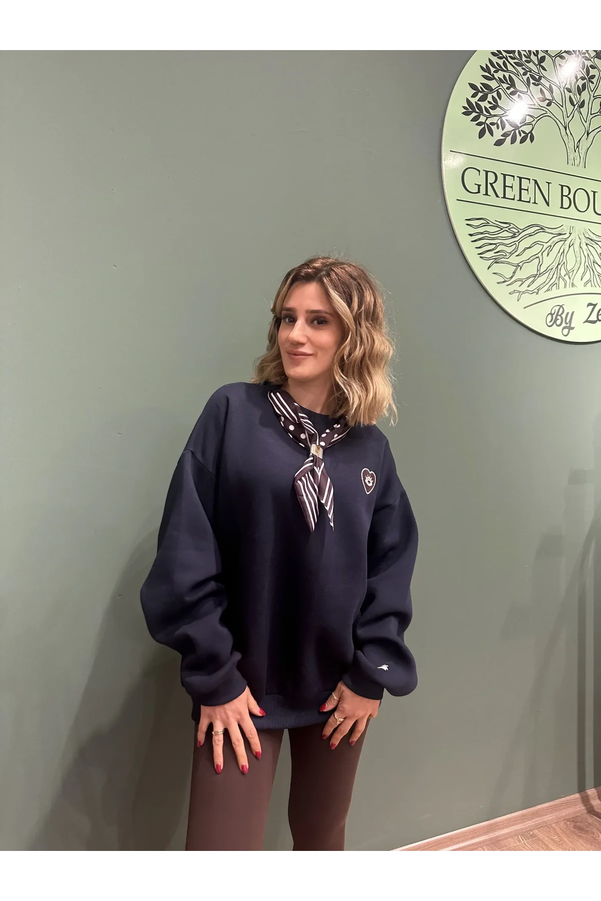 Fular ve Nakış Detaylı Oversize Sweatshirt Lacivert