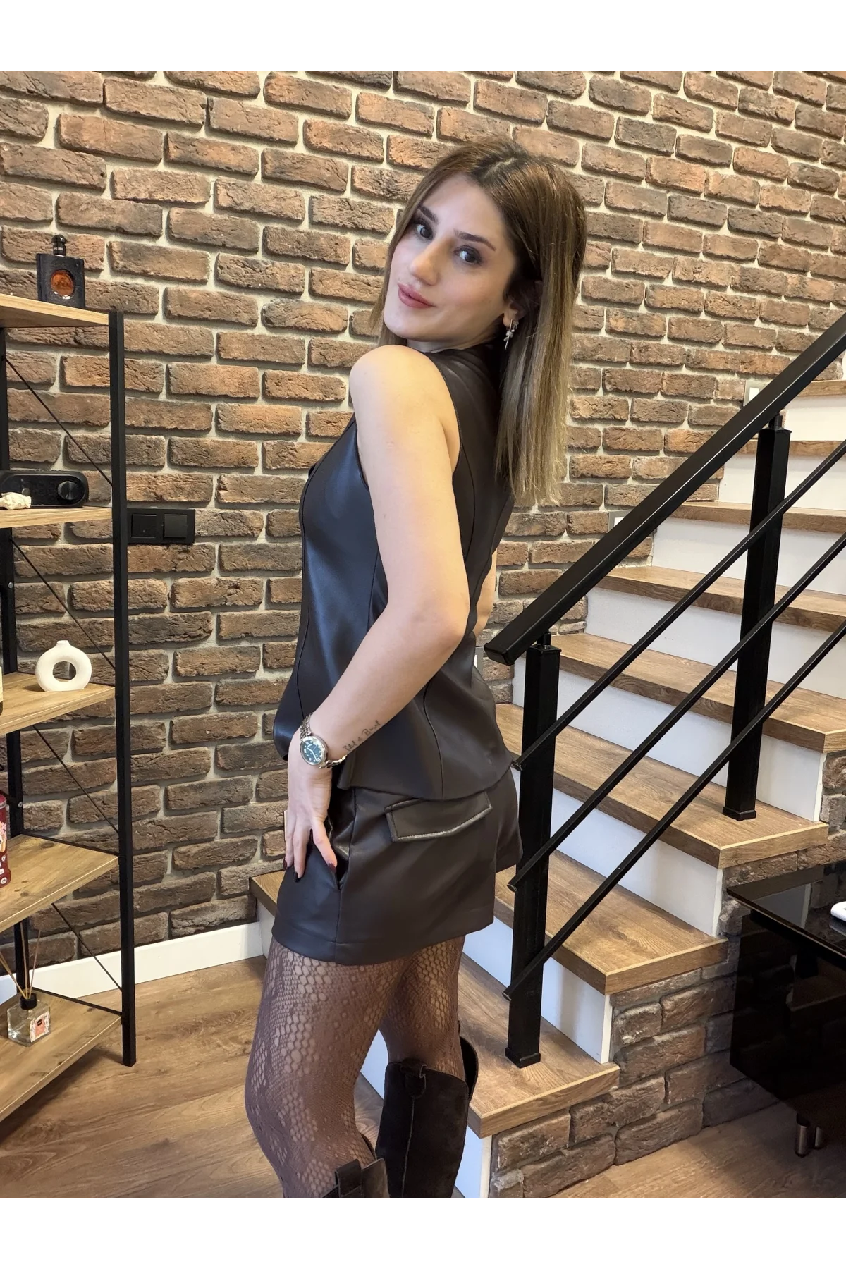 Gold Düğmeli Deri Yelek ve Cep Detaylı Deri Şort Alt/Üst Takım Kahverengi