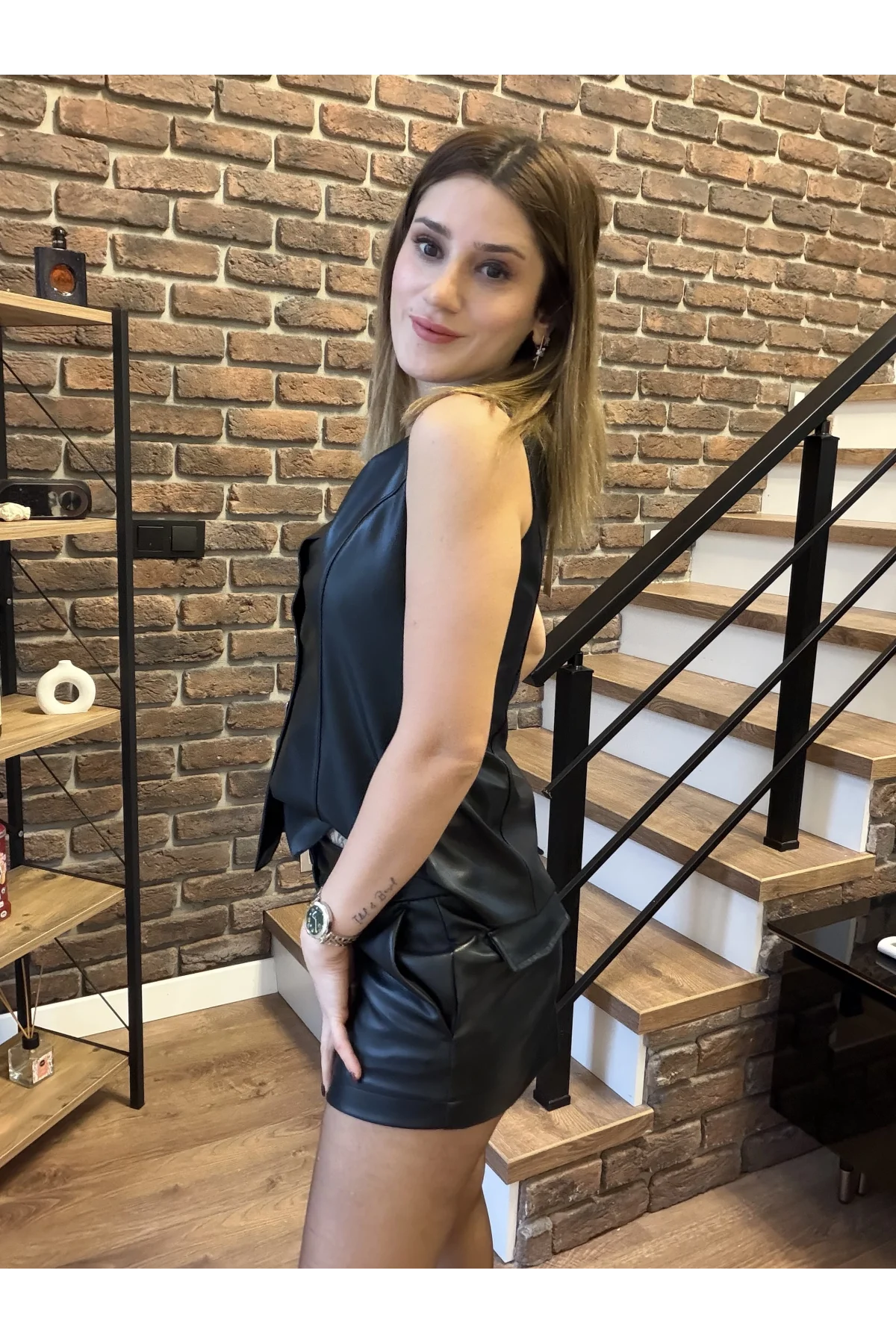 Gold Düğmeli Deri Yelek ve Cep Detaylı Deri Şort Alt/Üst Takım Siyah