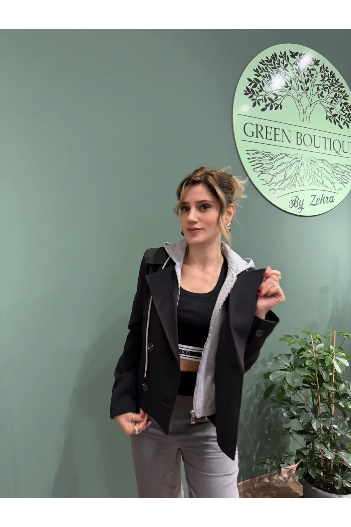 Gri Kapşonlu Kapüşonu Çıkabilen Ceket Siyah