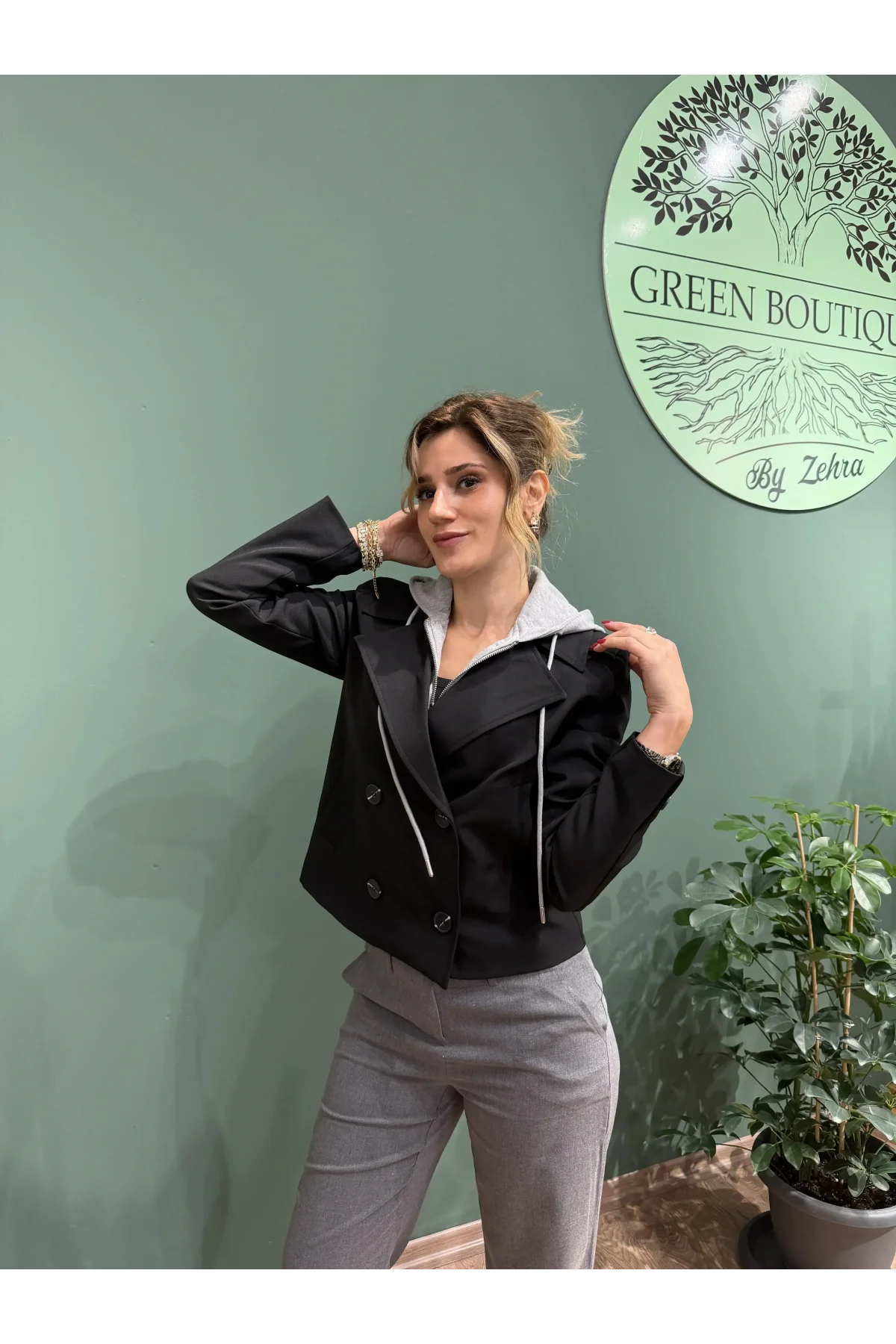 Gri Kapşonlu Kapüşonu Çıkabilen Ceket Siyah