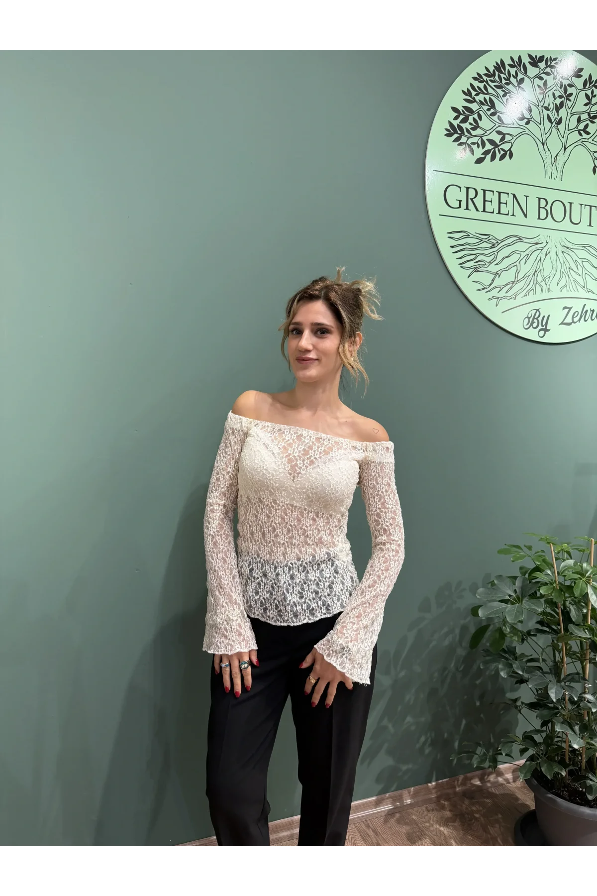 Kayık Yaka Dantel Bluz Ekru