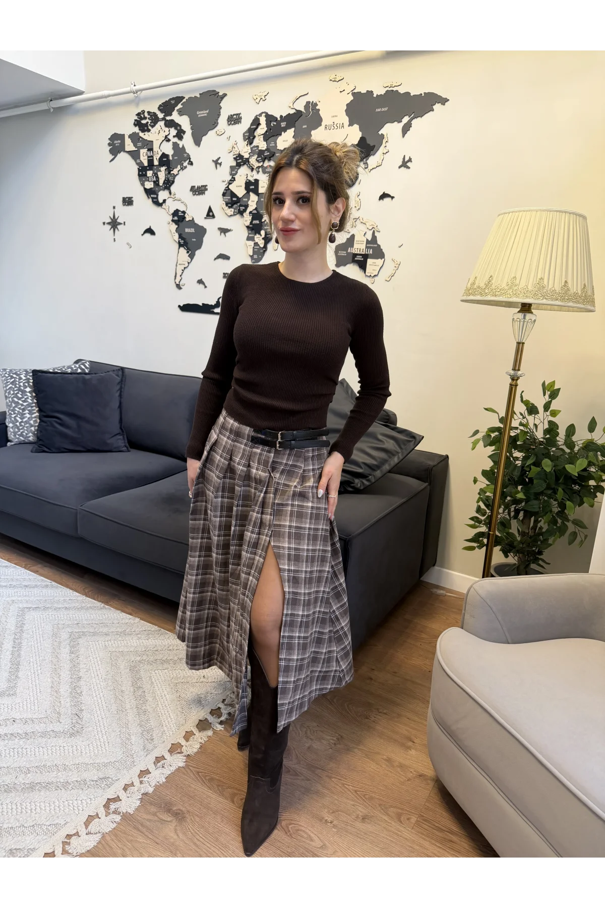 Kemer Detaylı Ekose Desenli Yırtmaçlı Etek Kahverengi