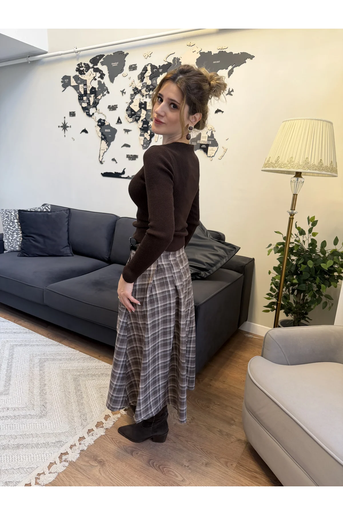 Kemer Detaylı Ekose Desenli Yırtmaçlı Etek Kahverengi