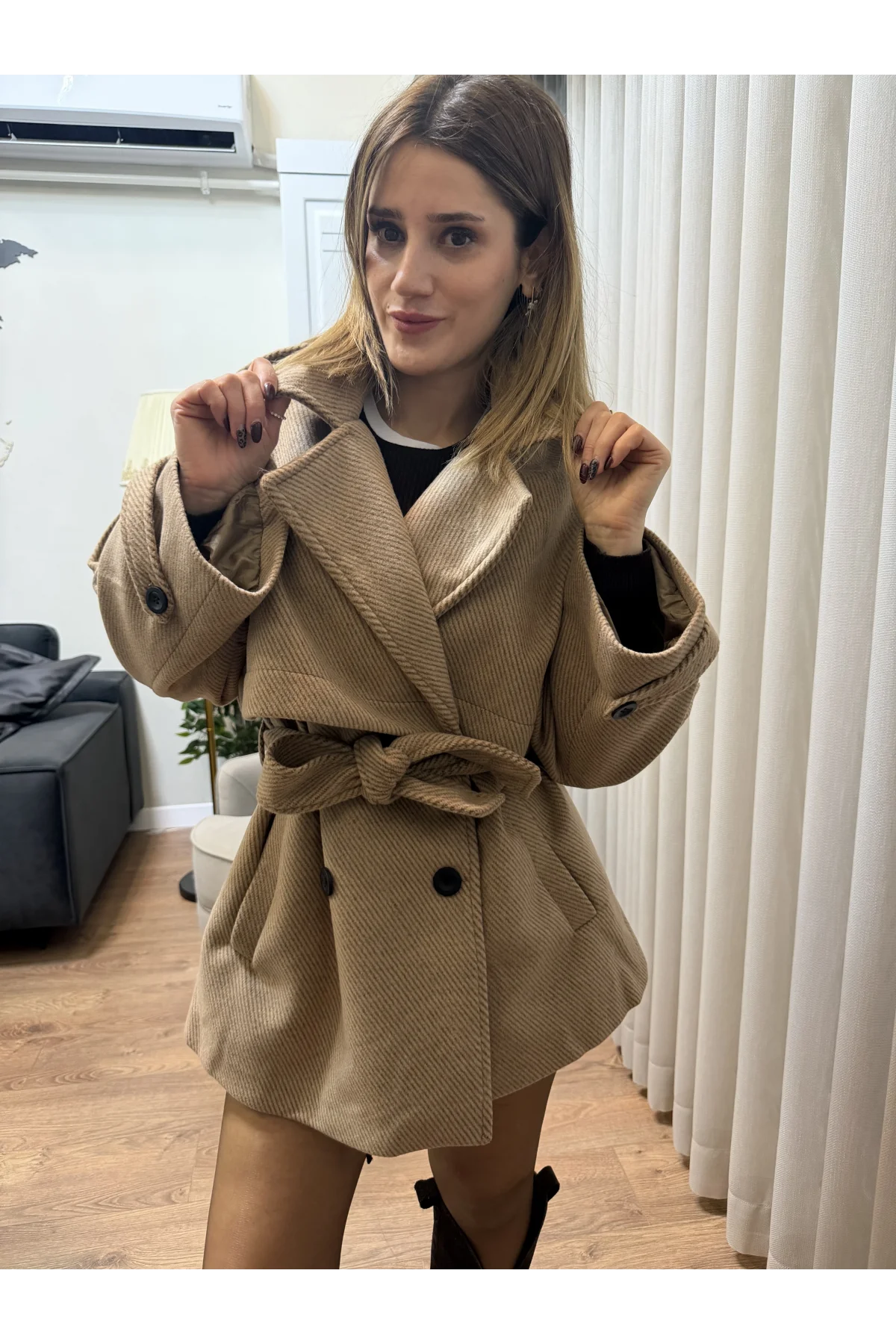 Kuşaklı Kolları Apolet Detaylı Kısa Kaşe Kaban Kahverengi