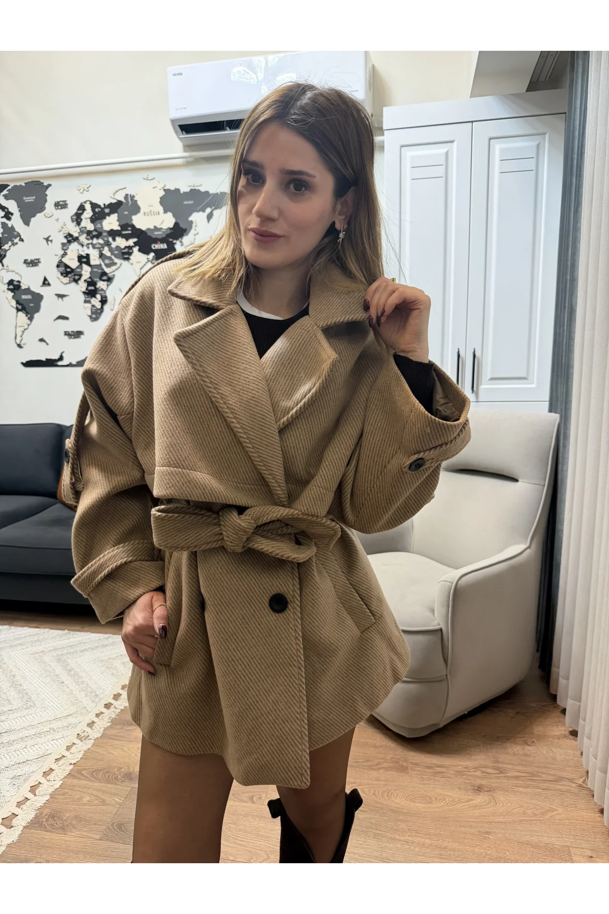 Kuşaklı Kolları Apolet Detaylı Kısa Kaşe Kaban Kahverengi