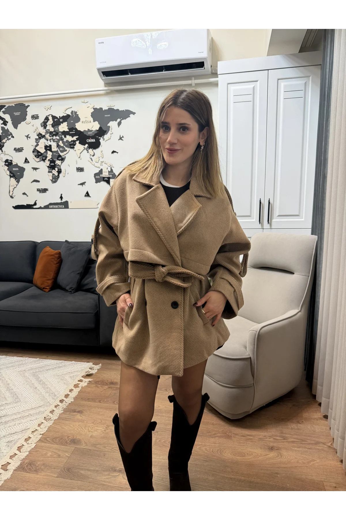 Kuşaklı Kolları Apolet Detaylı Kısa Kaşe Kaban Kahverengi