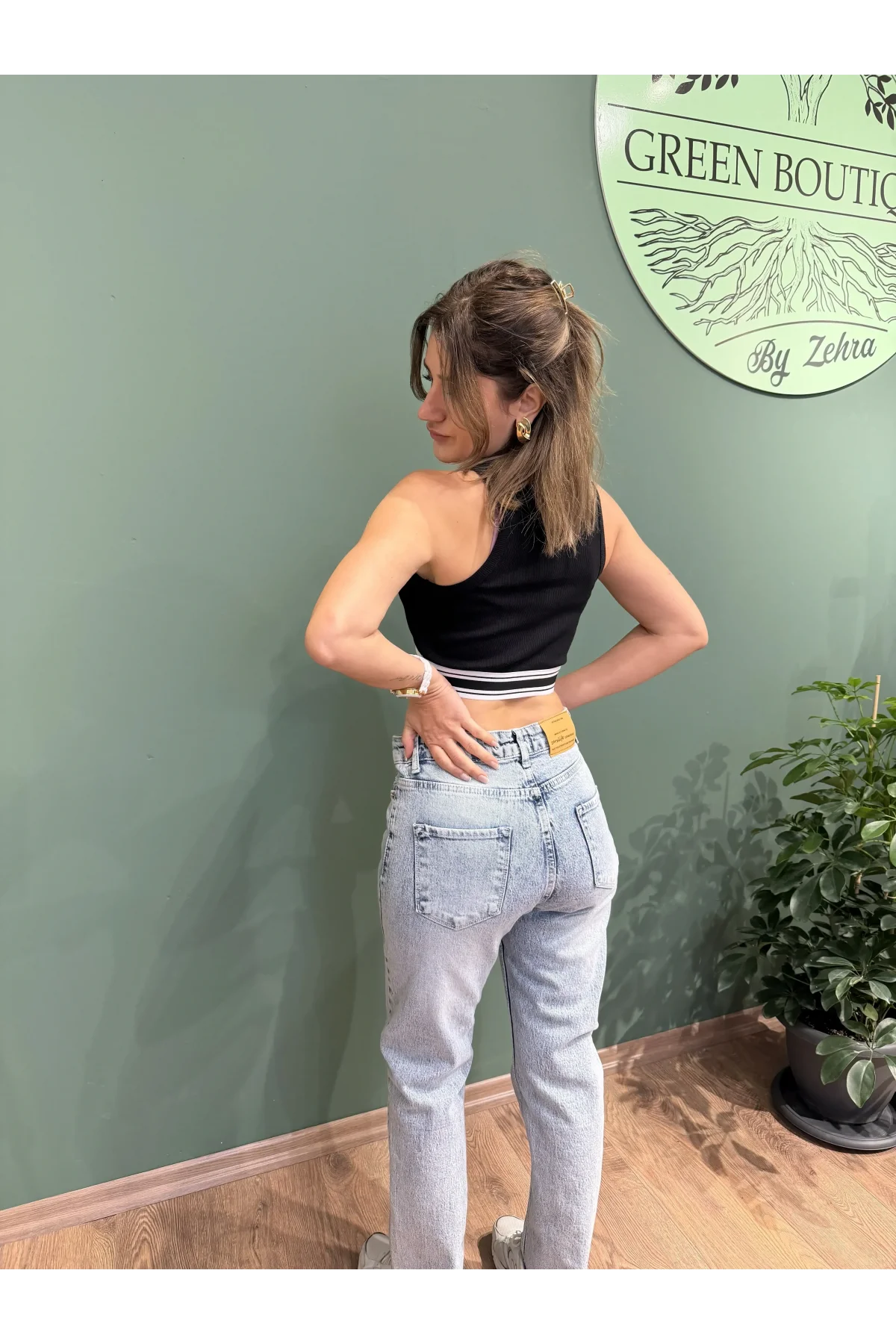 Mom Jeans Mini Yırtık Detaylı Pantolon