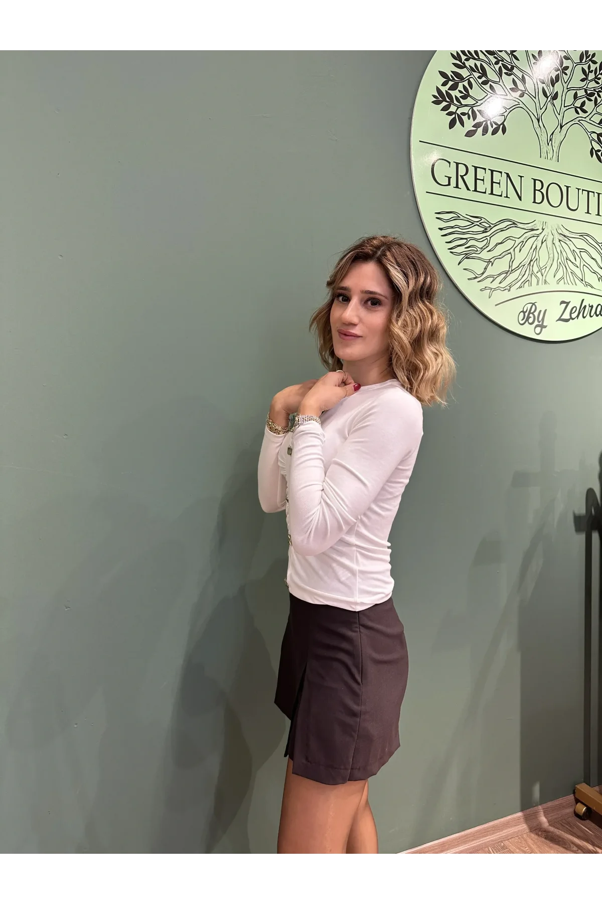 Önden Büzgülü Toka Detaylı Body Ekru