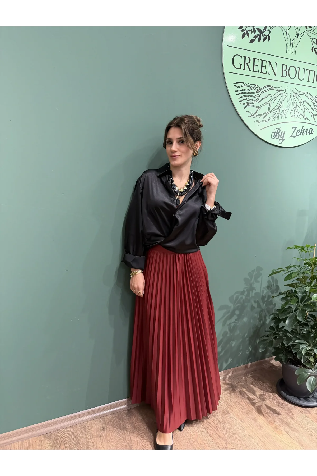 Pileli Uzun Parlak Etek Bordo