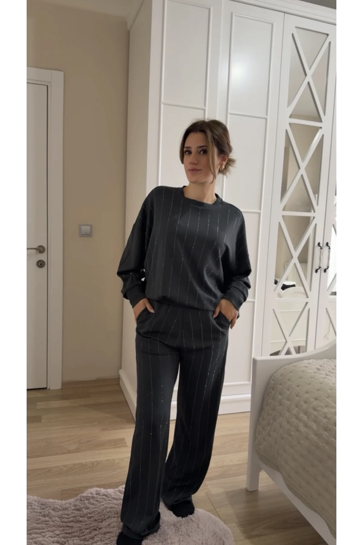 Pul Detaylı Antrasit Eşofman Takım