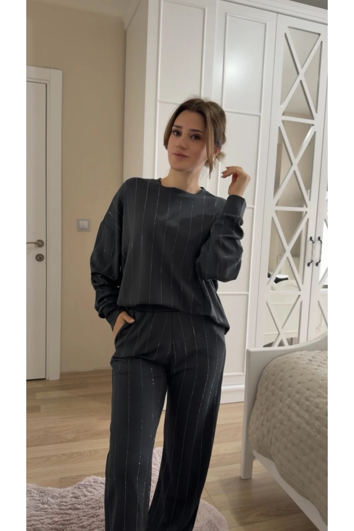 Pul Detaylı Antrasit Eşofman Takım