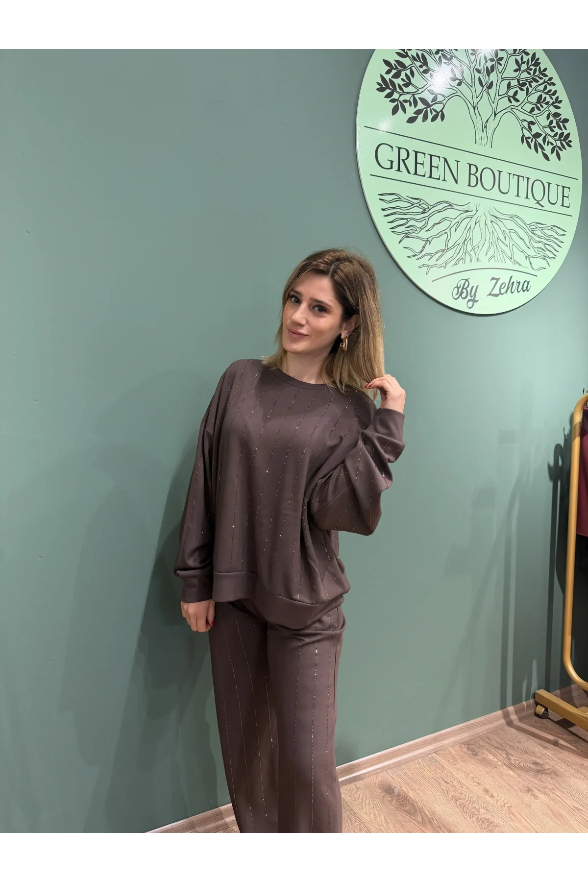 Pul Detaylı Kahverengi Eşofman Takım