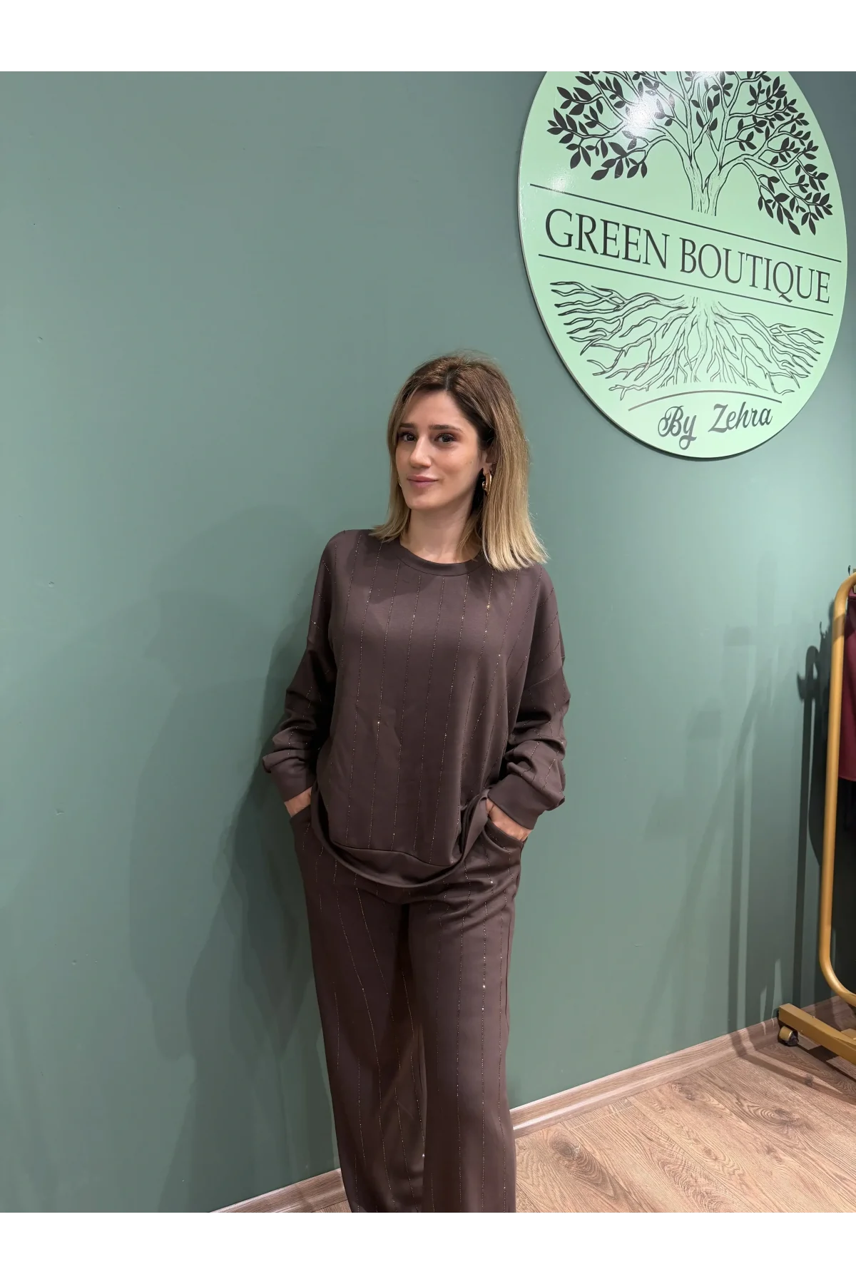 Pul Detaylı Kahverengi Eşofman Takım