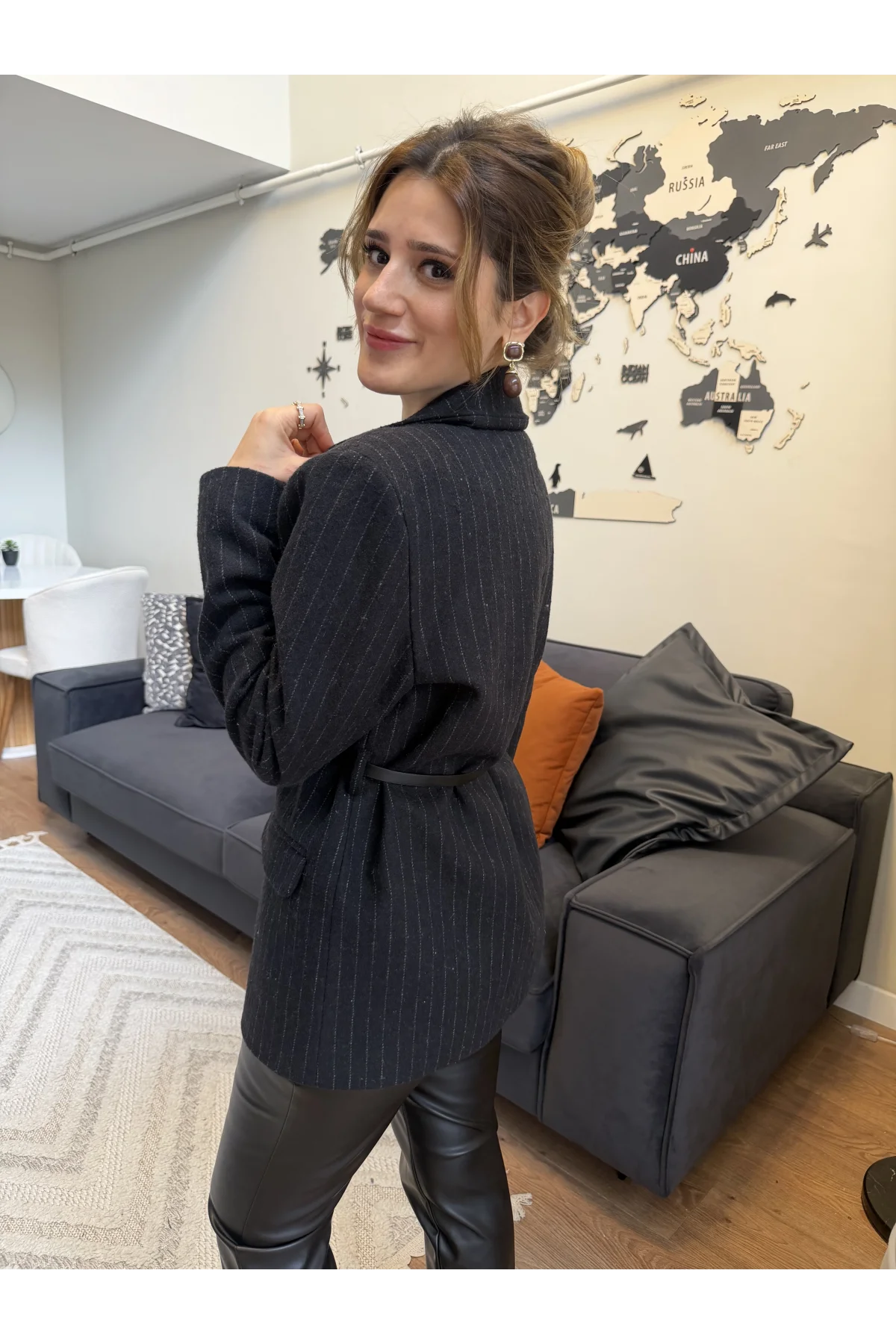 Siyah Çizgili Yün Karışımı Kemerli Blazer Ceket