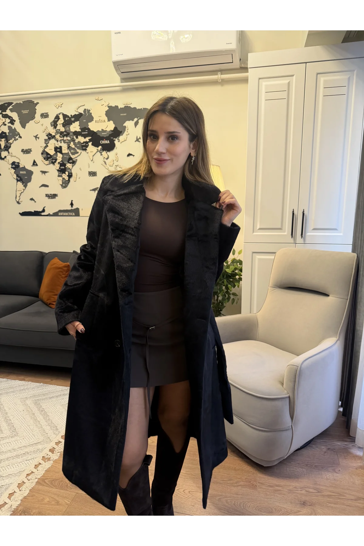 Tay Tüyü Düğme Ve Kuşak Detaylı Kaban Siyah