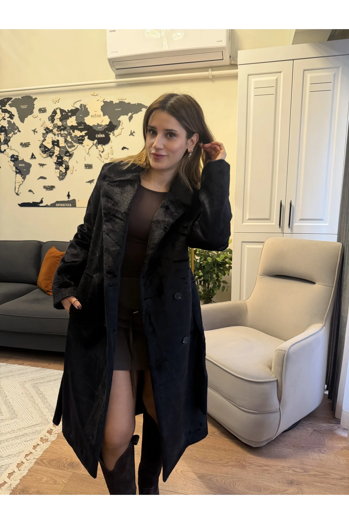 Tay Tüyü Düğme Ve Kuşak Detaylı Kaban Siyah