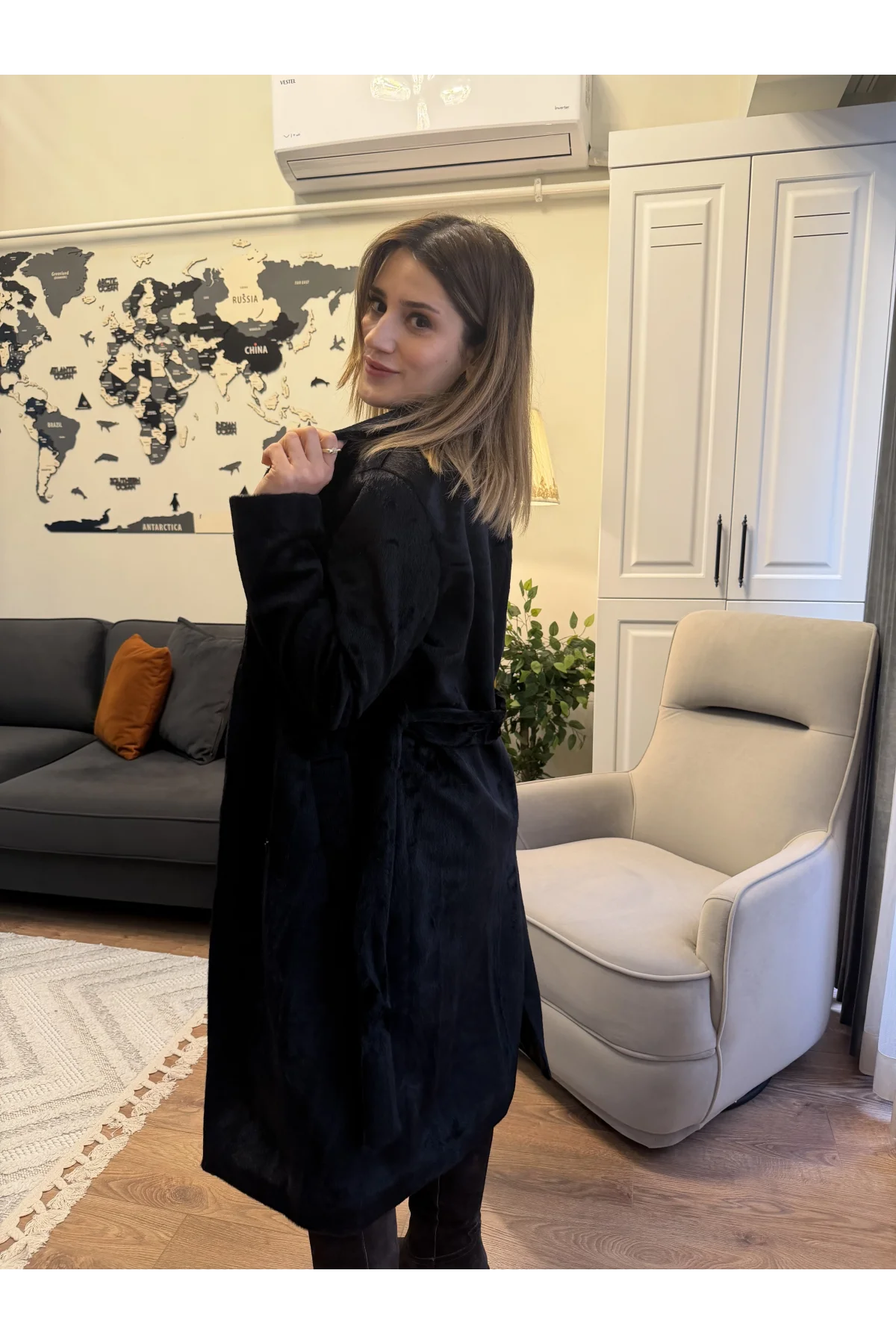 Tay Tüyü Düğme Ve Kuşak Detaylı Kaban Siyah