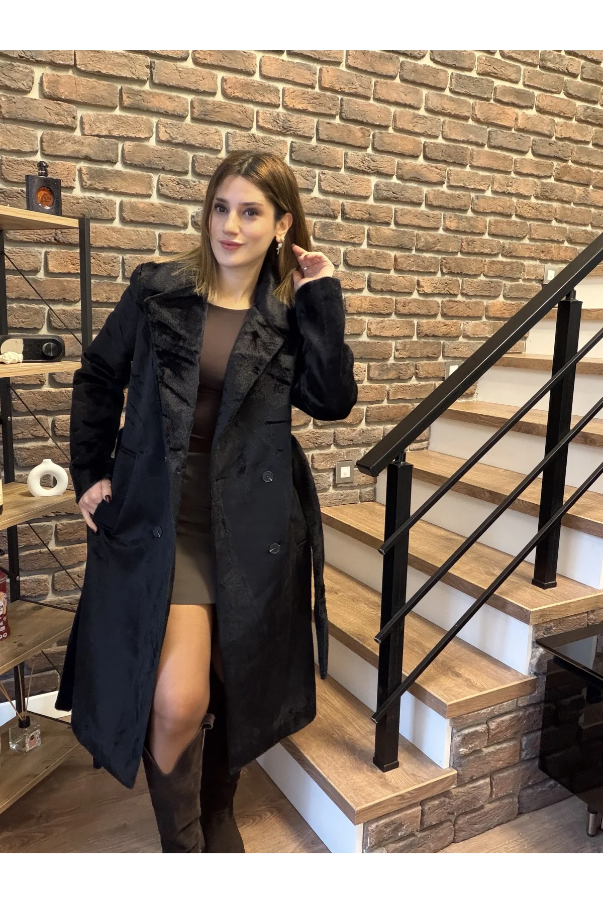 Tay Tüyü Düğme Ve Kuşak Detaylı Kaban Siyah