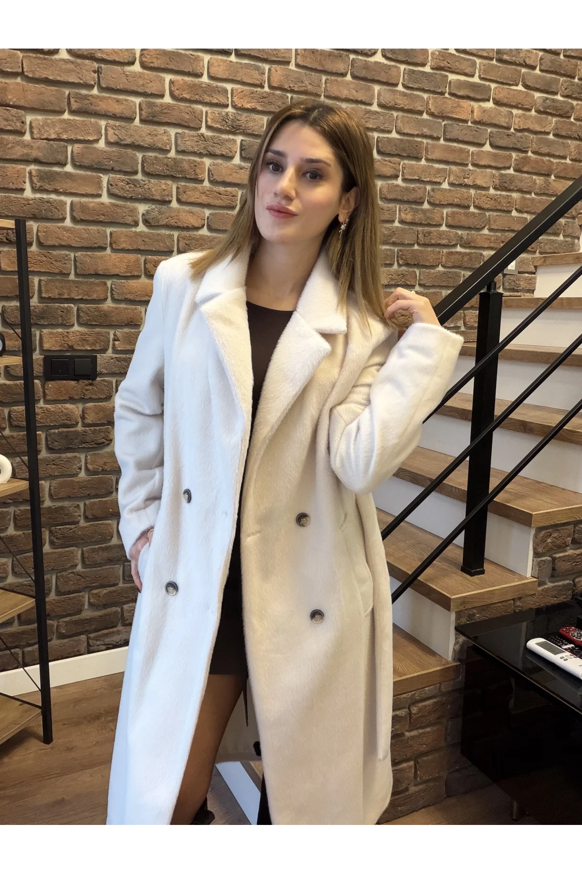 Tay Tüyü Düğme Ve Kuşak Detaylı Kaban Taş