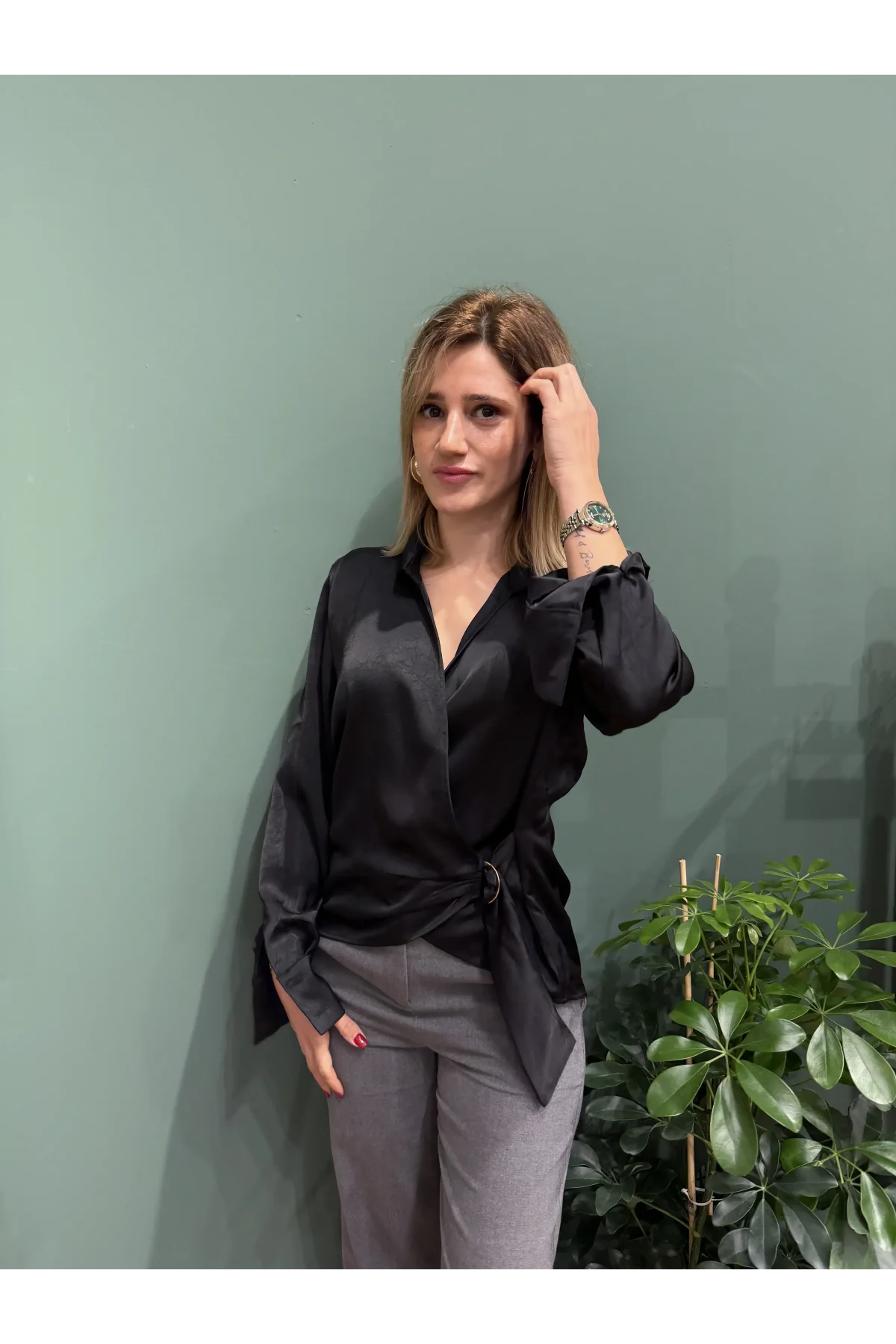 Tokalı Saten Kruvaze Yaka Gömlek Siyah