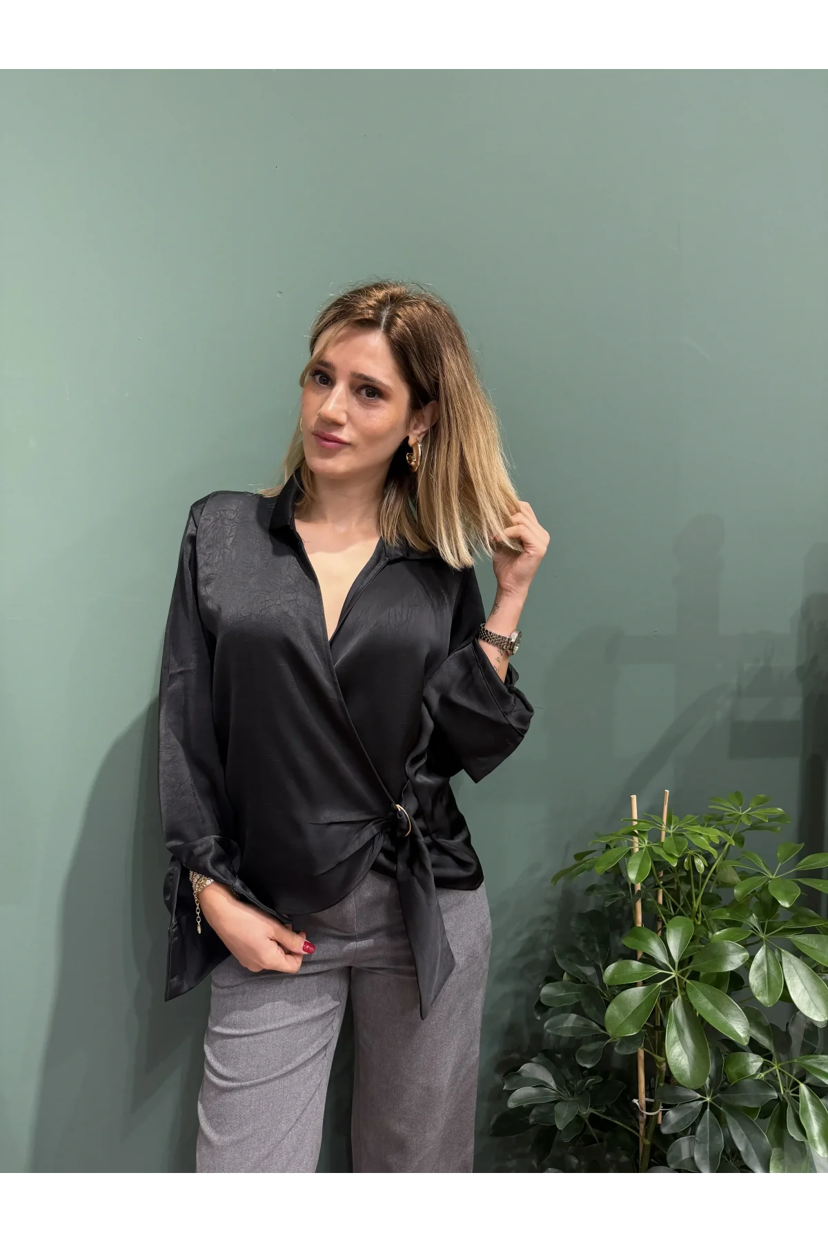 Tokalı Saten Kruvaze Yaka Gömlek Siyah