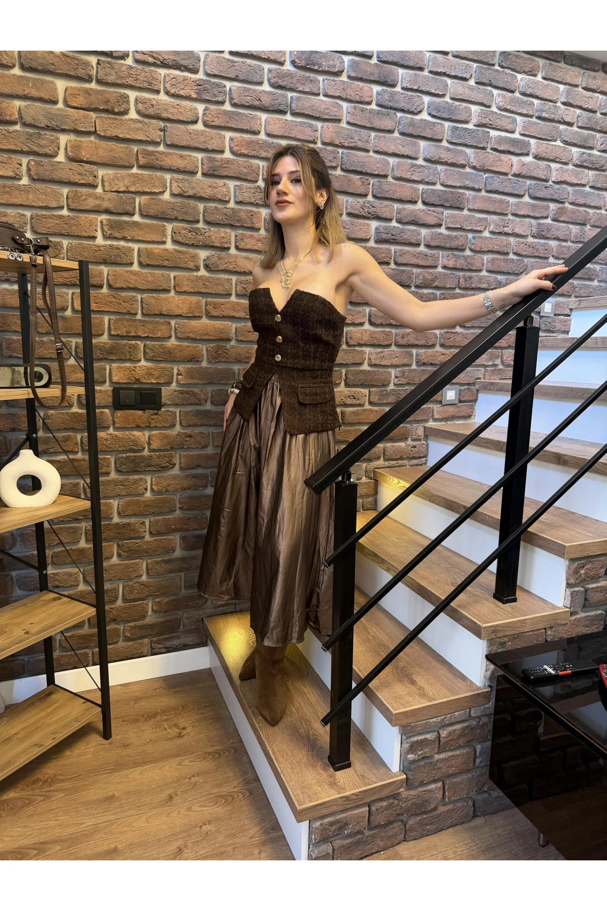 Düğmeli Tüvit Straplez Büstiyer Bluz Kahverengi