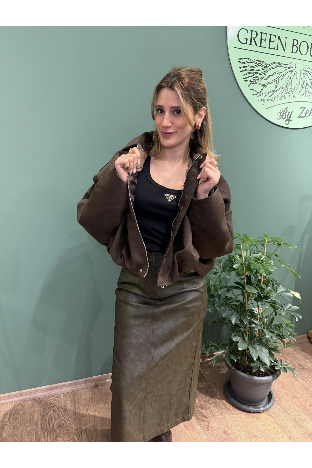 Arkadan Yırtmaçlı Midi Boy Eskitme Görünümlü Deri Etek Haki