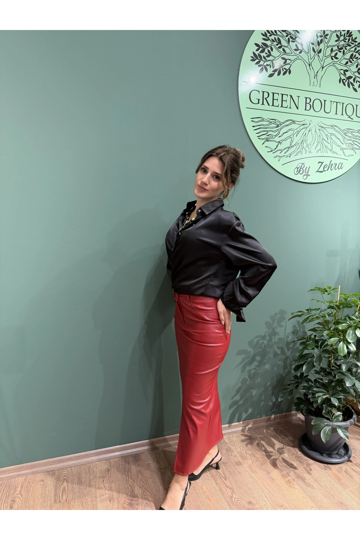 Asimetrik Detaylı Yırtmaçlı Etek Bordo