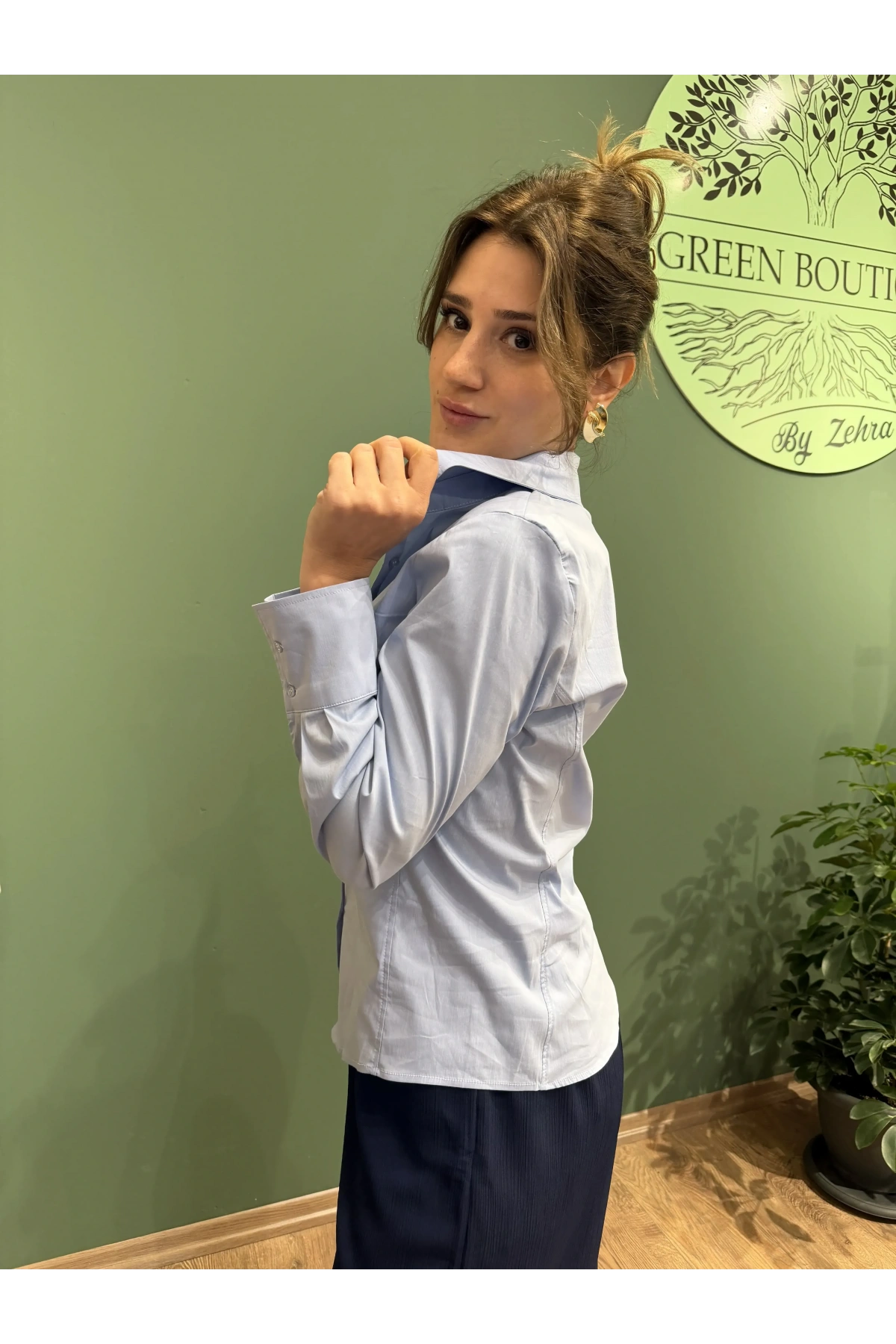 Bebek Mavisi Belden Oturmalı Gömlek