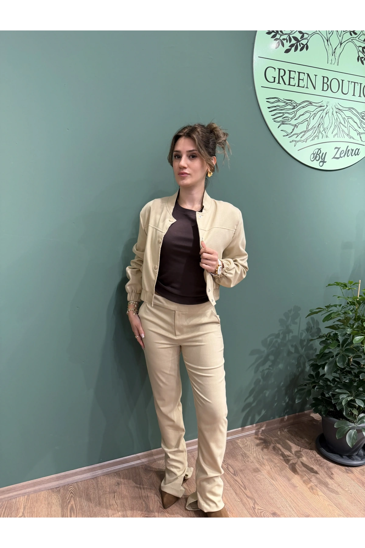 Çıtçıtlı Cepli Simli Ceket İspanyol Paça Simli Pantolon Takım Bej