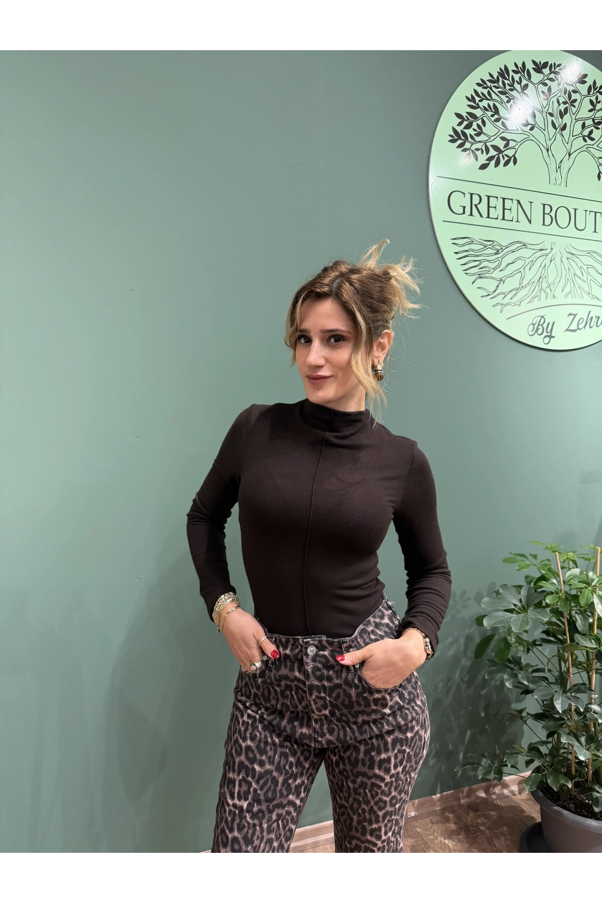 Dik Yaka Acıkahve Uzun Kollu Body