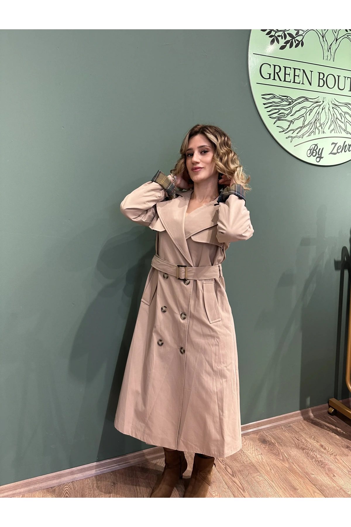 Ekose Detaylı Kuşaklı Trençkot Bej