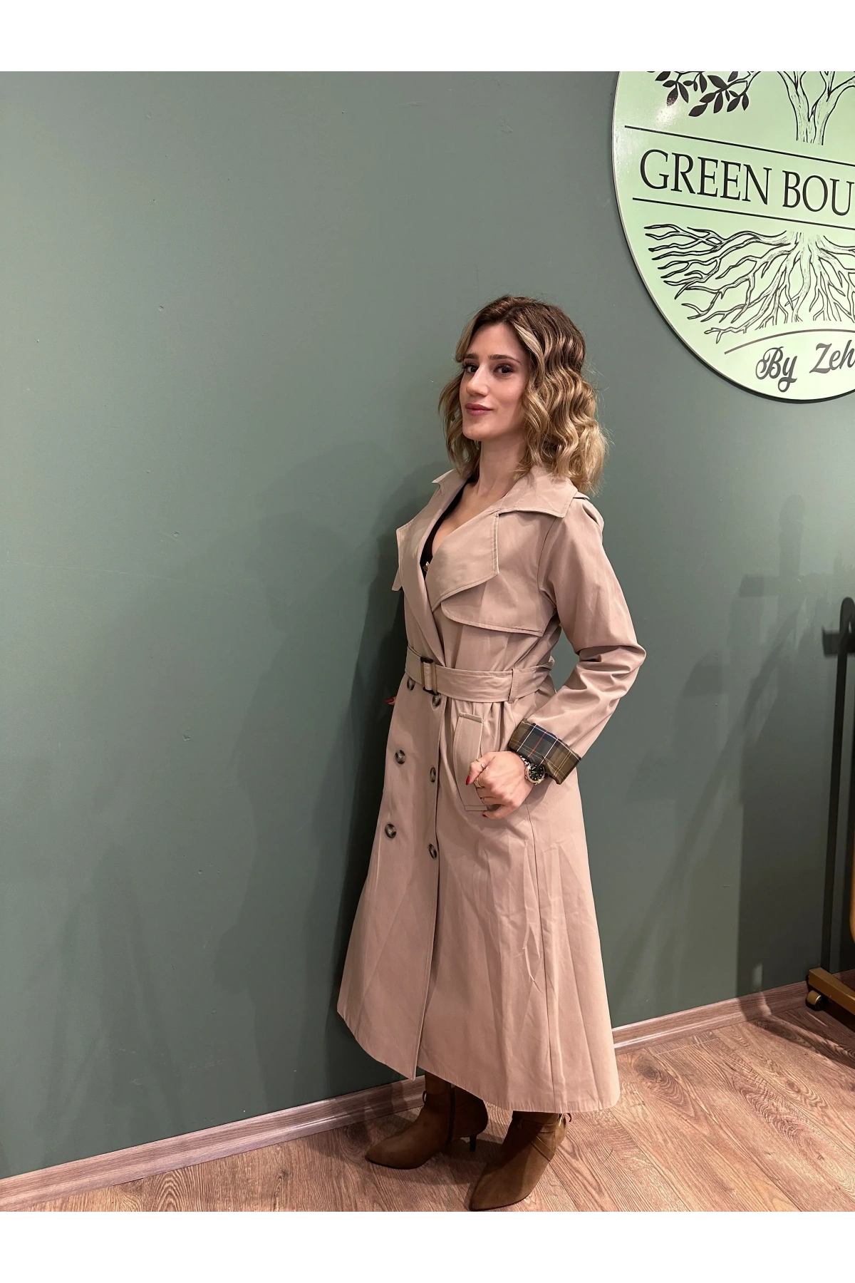 Ekose Detaylı Kuşaklı Trençkot Bej