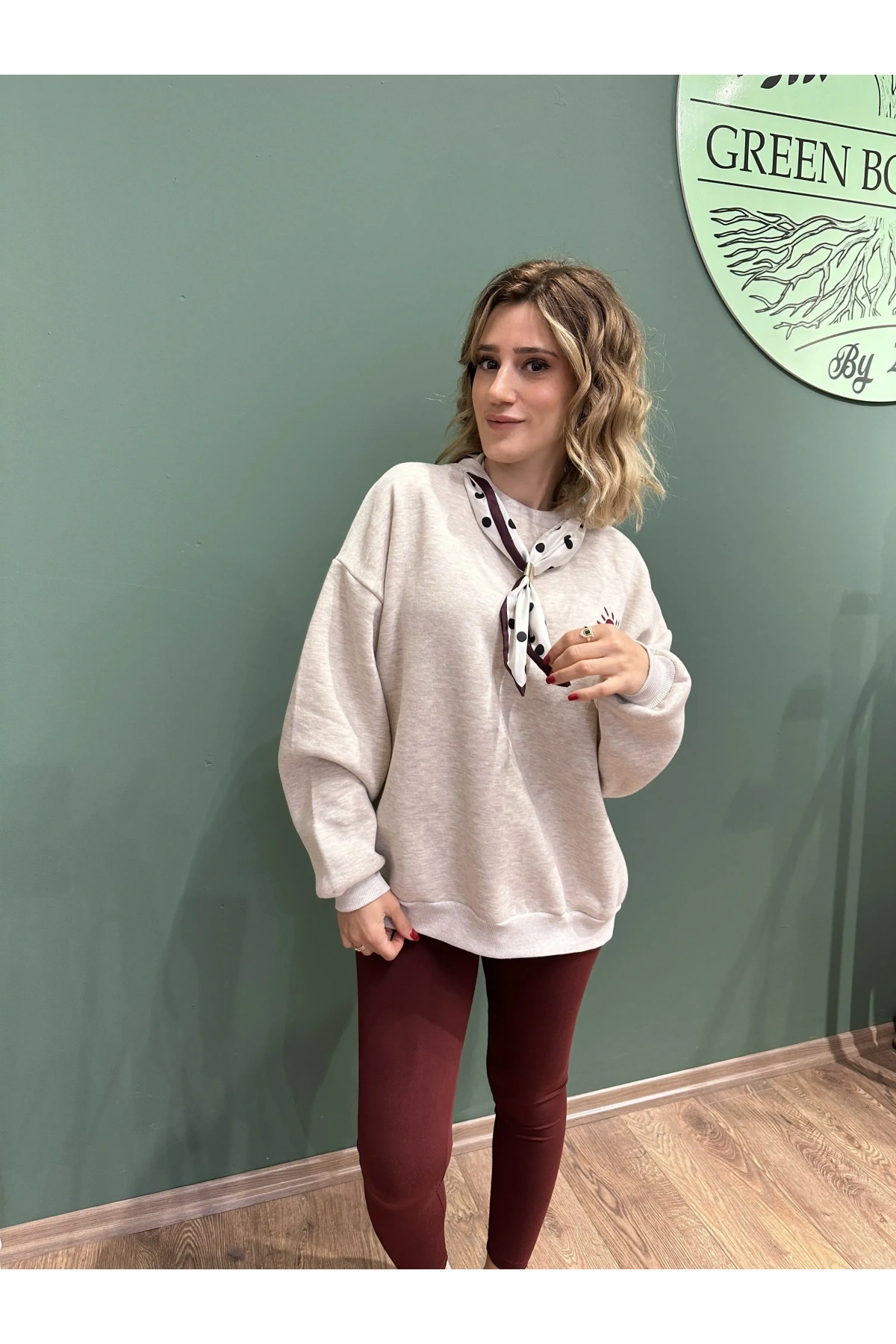 Fular ve Nakış Detaylı Oversize Sweatshirt Bej