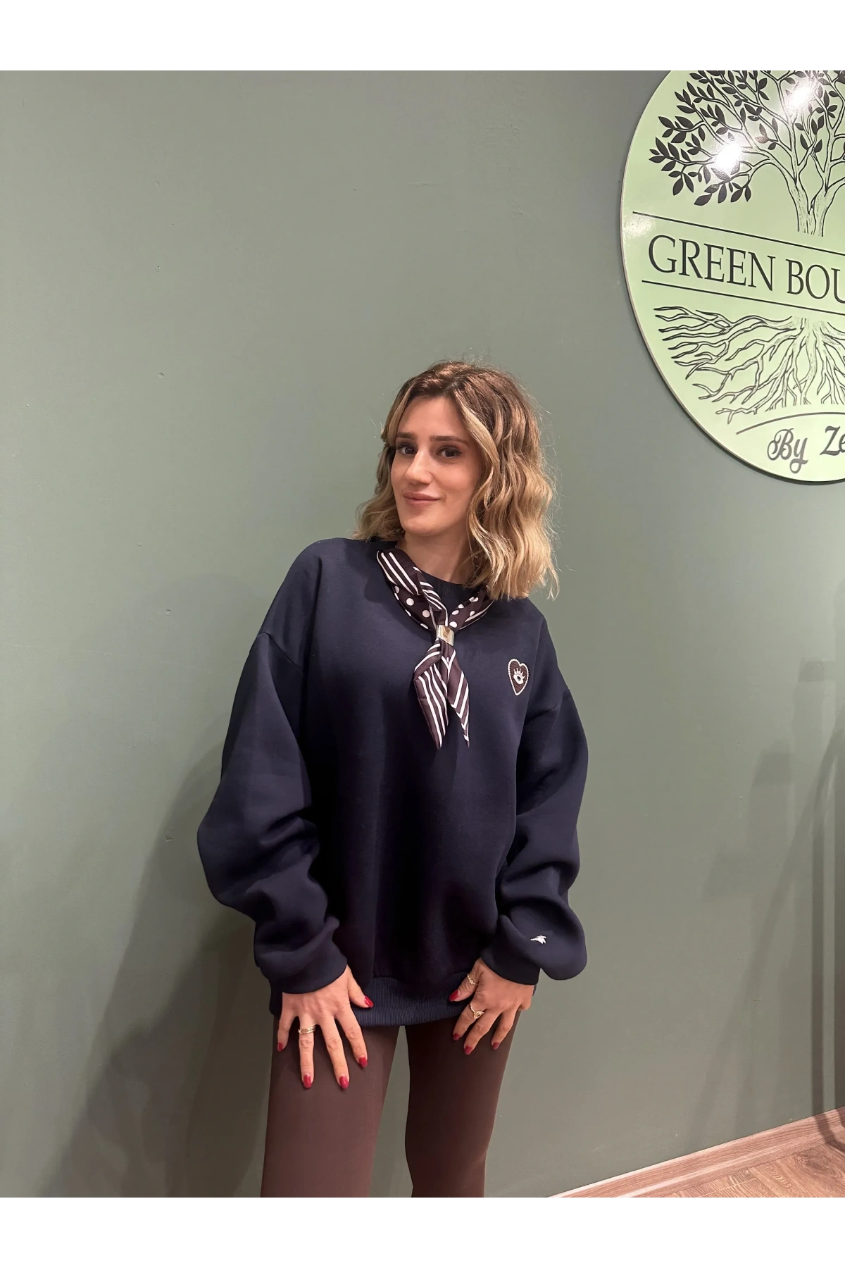 Fular ve Nakış Detaylı Oversize Sweatshirt Lacivert