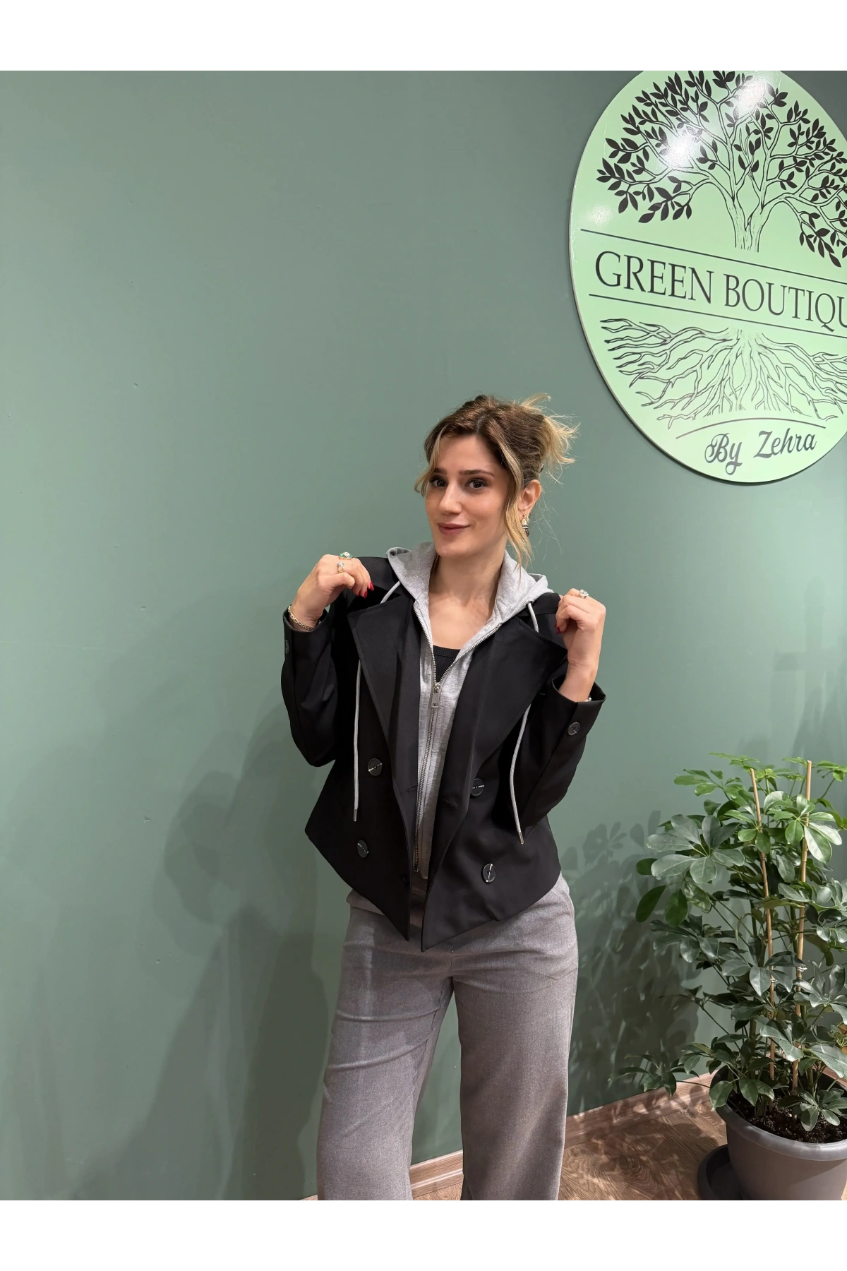 Gri Kapşonlu Kapüşonu Çıkabilen Ceket Siyah