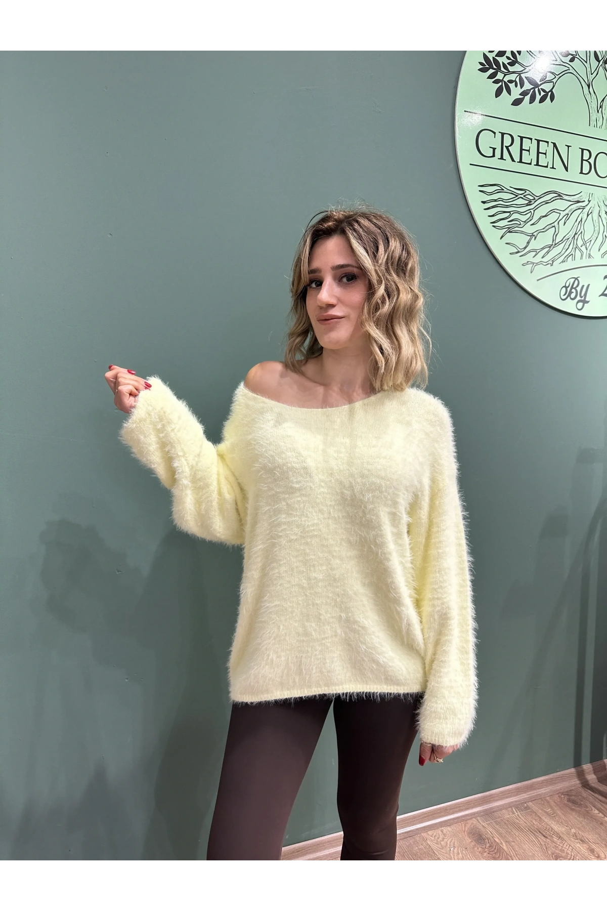 Kayık Yaka Yumuşak Dokulu Triko Kazak Sarı