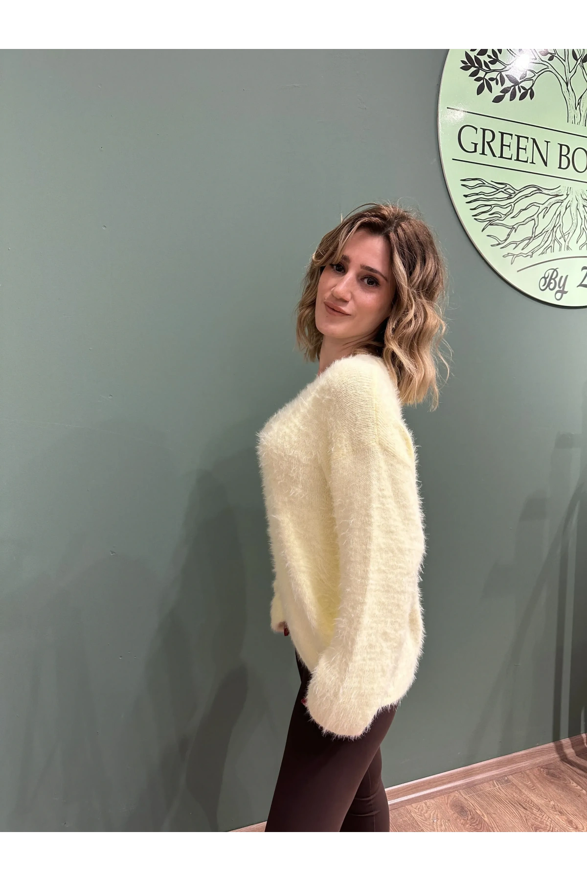 Kayık Yaka Yumuşak Dokulu Triko Kazak Sarı