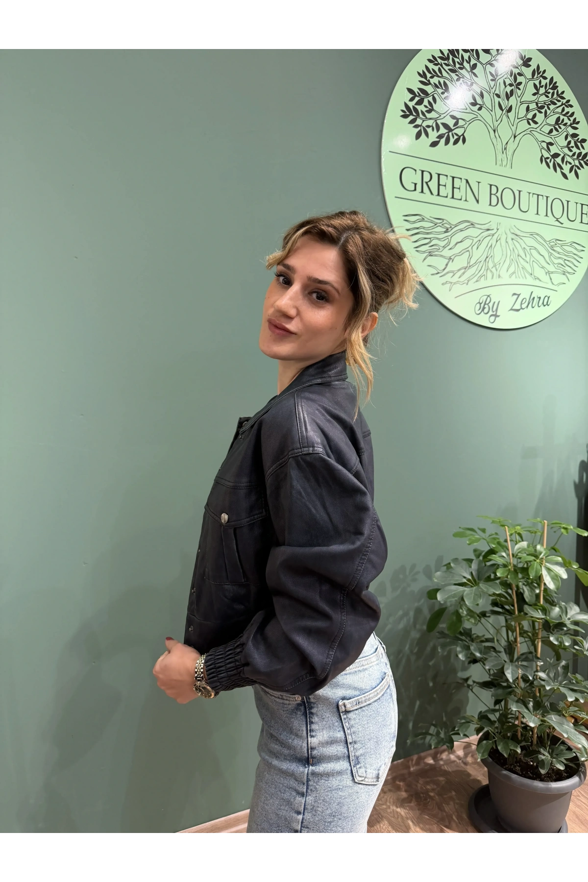 Koyu Yeşil Deri Görünümlü Kısa Ceket