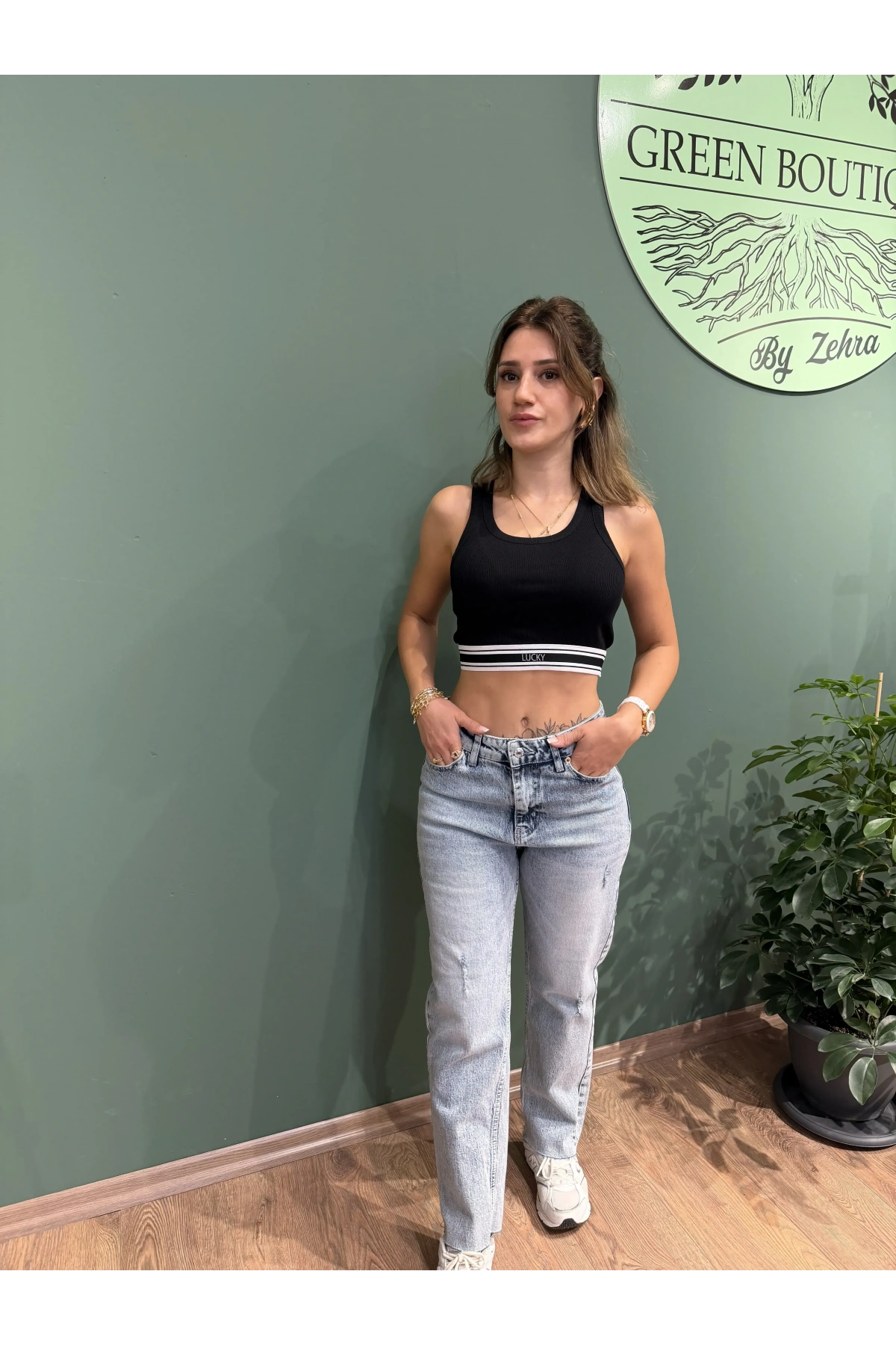 Mom Jeans Mini Yırtık Detaylı Pantolon