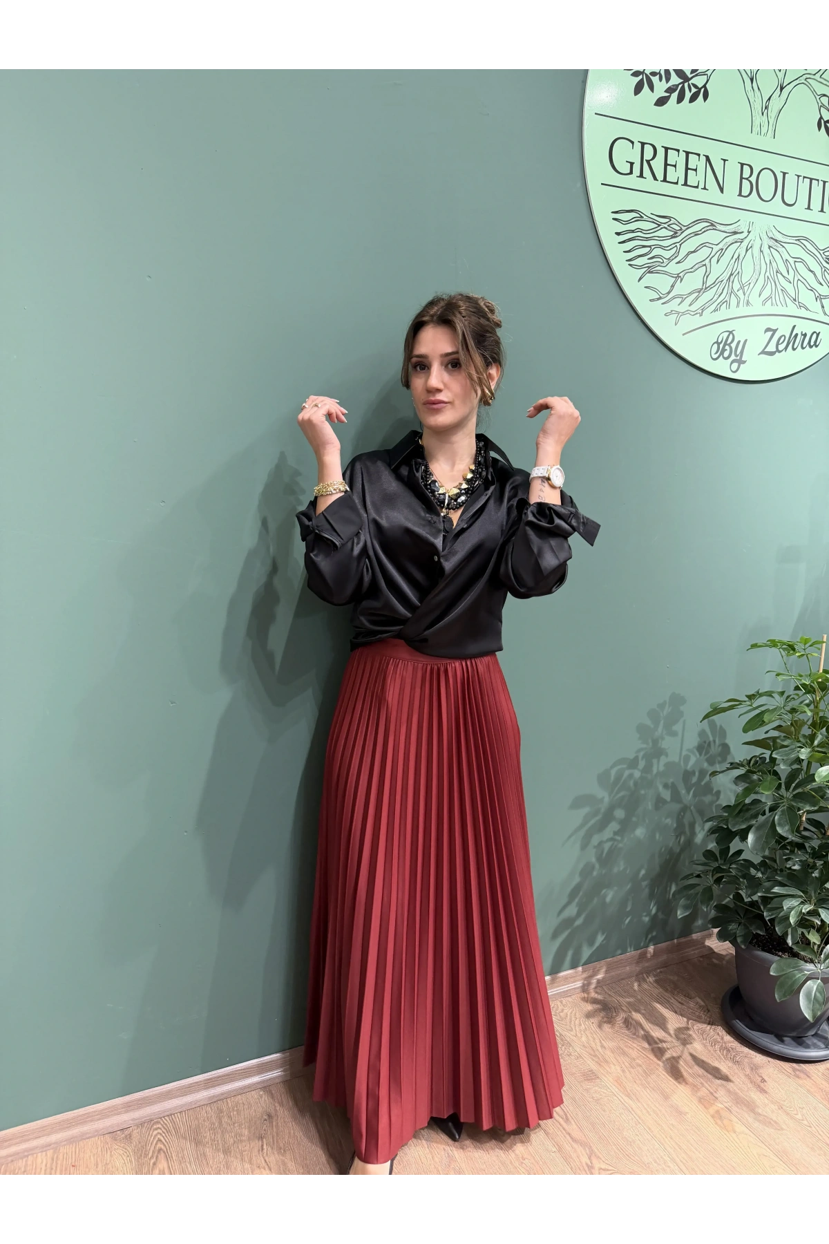 Pileli Uzun Parlak Etek Bordo