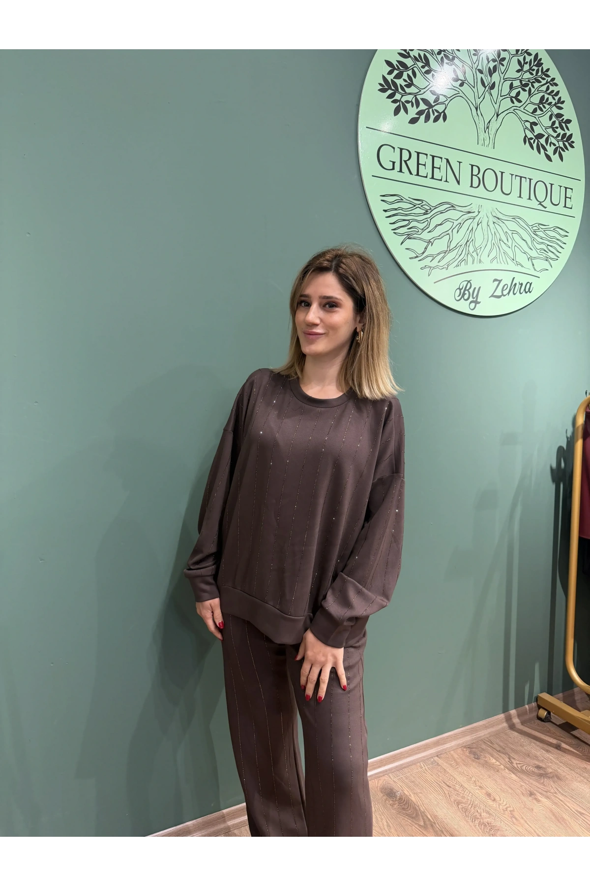 Pul Detaylı Kahverengi Eşofman Takım