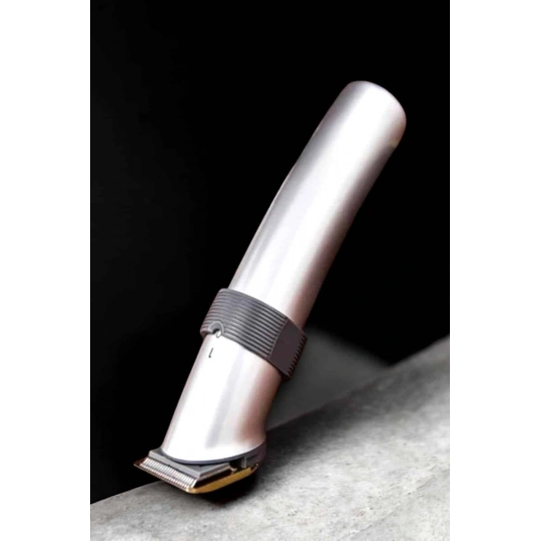 4 Taraklı Profesyonel Şarjlı Saç ve Sakal Kesme Tıraş Makinesi Seti