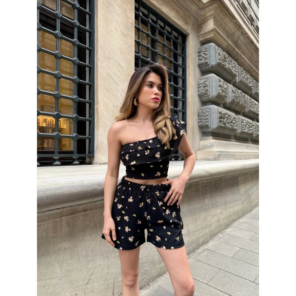 Baskılı fırfırlı şortlu takım