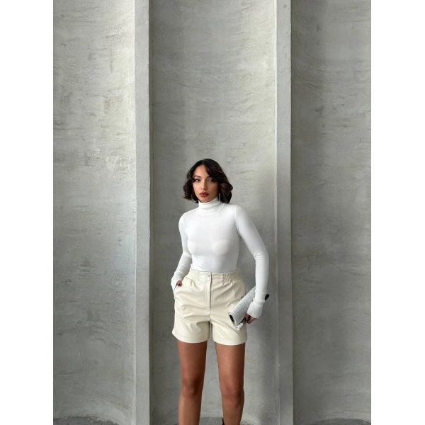 Beli lastikli çıtçıtlı deri şort krem w241007
